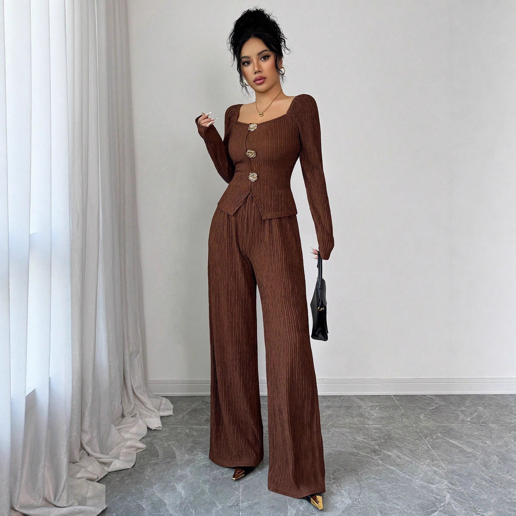 Damen nan tailliertes Blusen- und Hosen-Set aus Crinkle-Plissee mit Puffärmeln und Zierknöpfen R&B