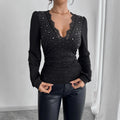 Damen nan tailliertes Langarm-Shirt mit tiefem Spitzen-Dekolleté, Raffung und Kristallbesatz R&B