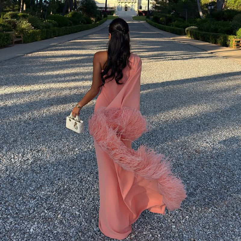 Damen Elegant geschnittenes Maxikleid mit asymmetrischem Ausschnitt und fransigen Details R&B