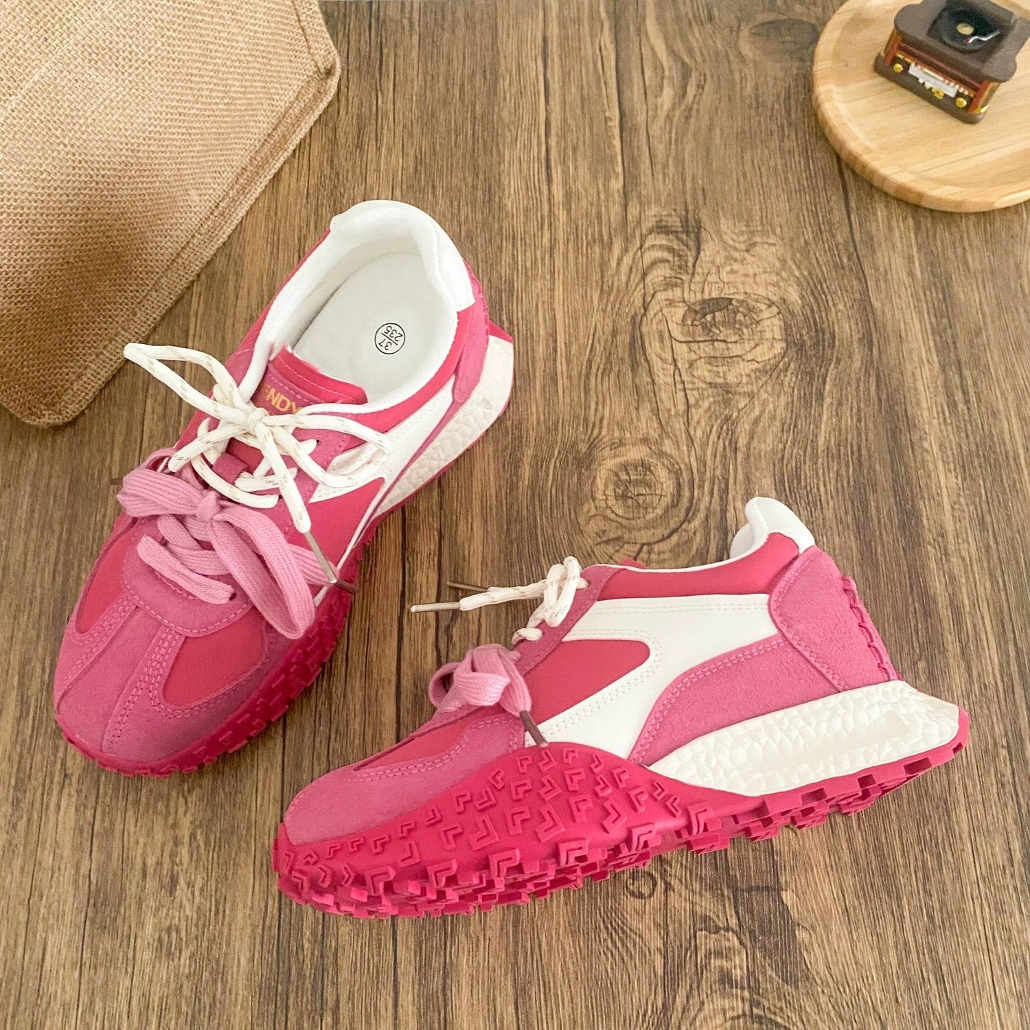 Damen Athletische Sneaker mit dämpfender Sohle und ergonomischem Design R&B