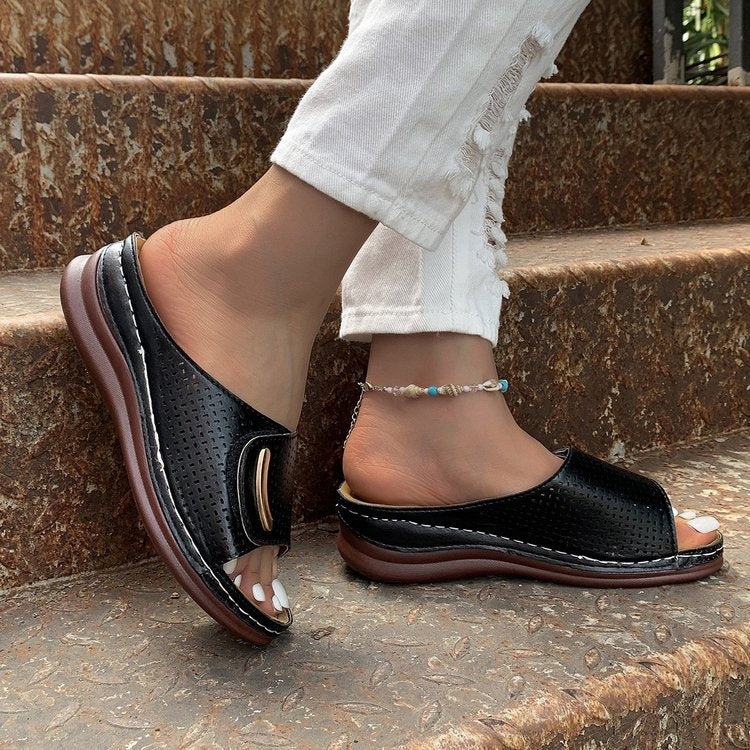 Damen Offene Clogs mit atmungsaktiver Lochstruktur und sicherem Riemendesign R&B