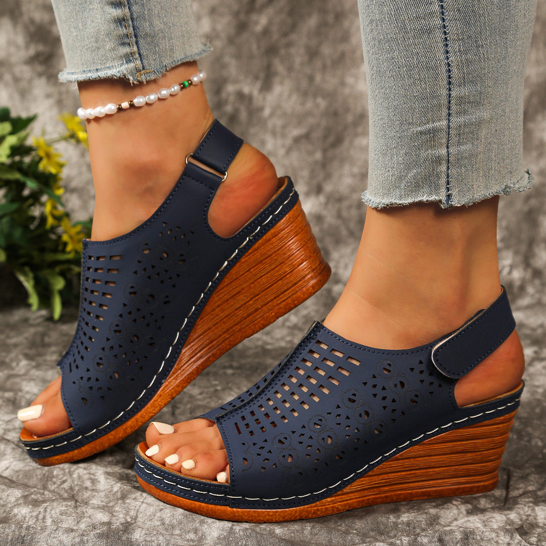Damen Wedge-Sandaletten mit perforierter Oberfläche und elastischem Riemen R&B
