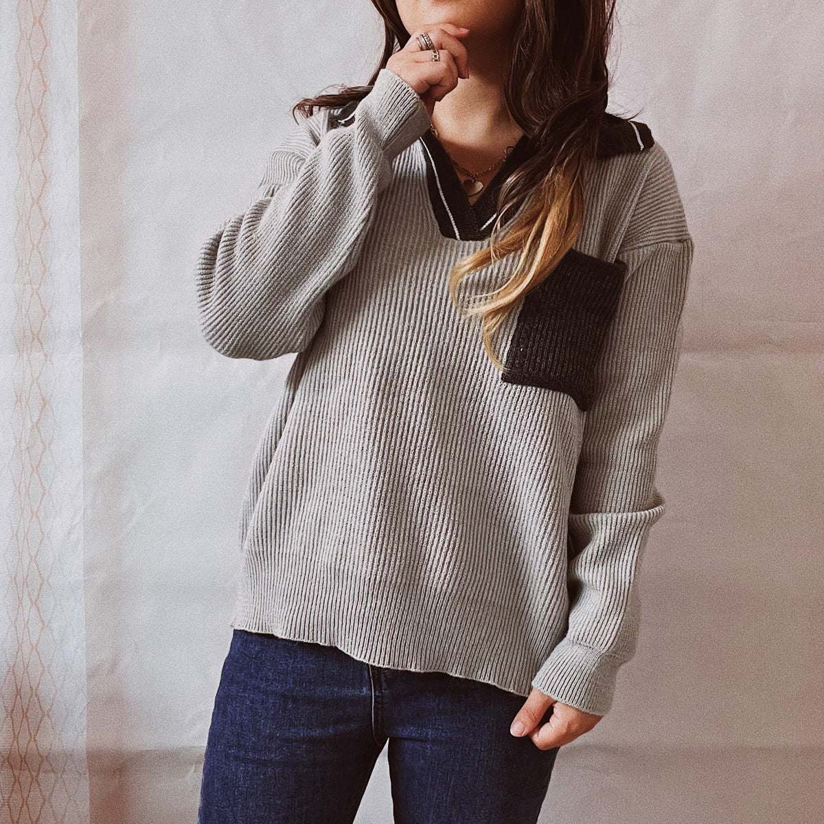 Damen lässiger V-Ausschnitt Pullover mit strukturiertem Rippdesign und kontrastierendem Kragen R&B