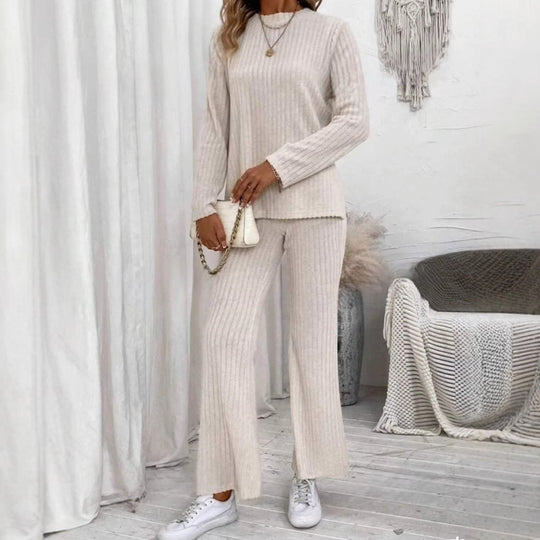 Damen Strickanzug mit attraktiven Rippen-Design und lässiger Passform R&B