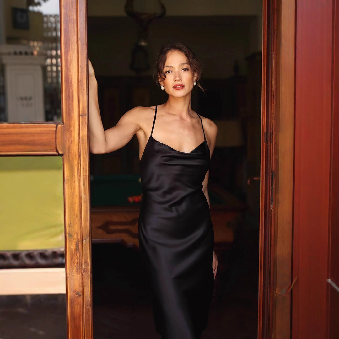Damen Glänzendes Satin Minikleid mit Spaghettiträgern und elegantem V-Ausschnitt R&B