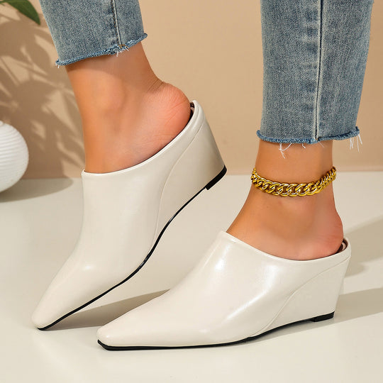 Damen Mules mit elegantem spitzem Design und glänzender Oberfläche R&B