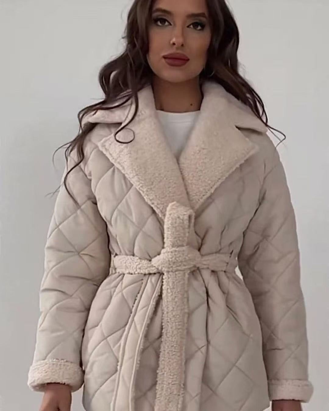 Damen gesteppte Fleecejacke mit Gürtel und großem Kragen R&B