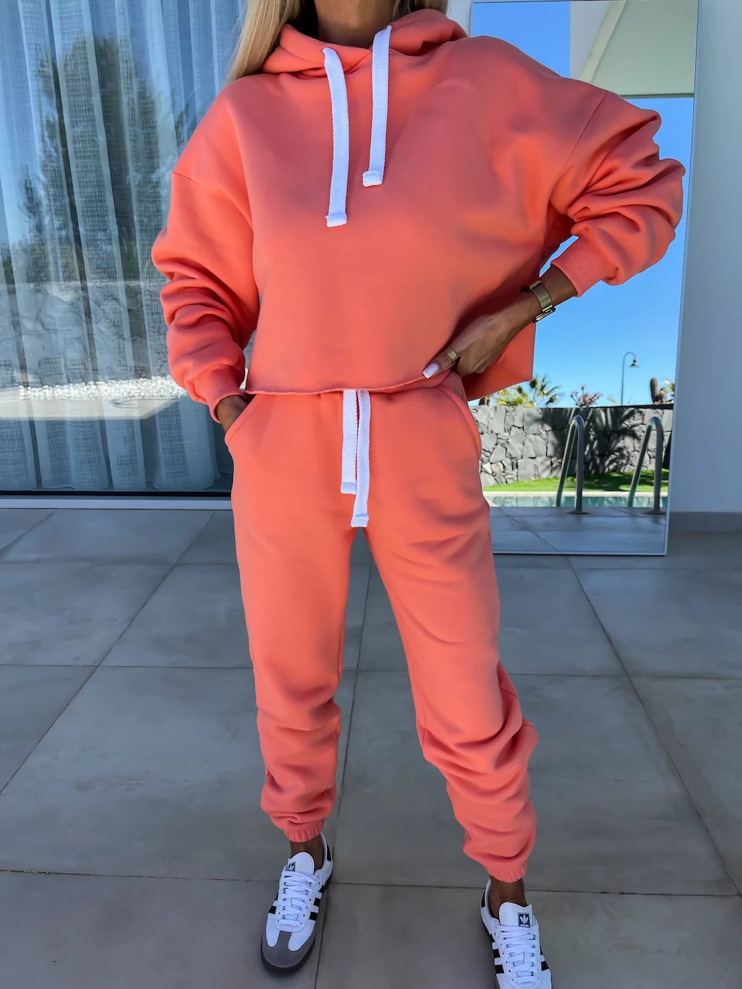 Damen modernes Hoodie-Jogginganzug-Set mit elastischem Bund und Kontrastdetails R&B