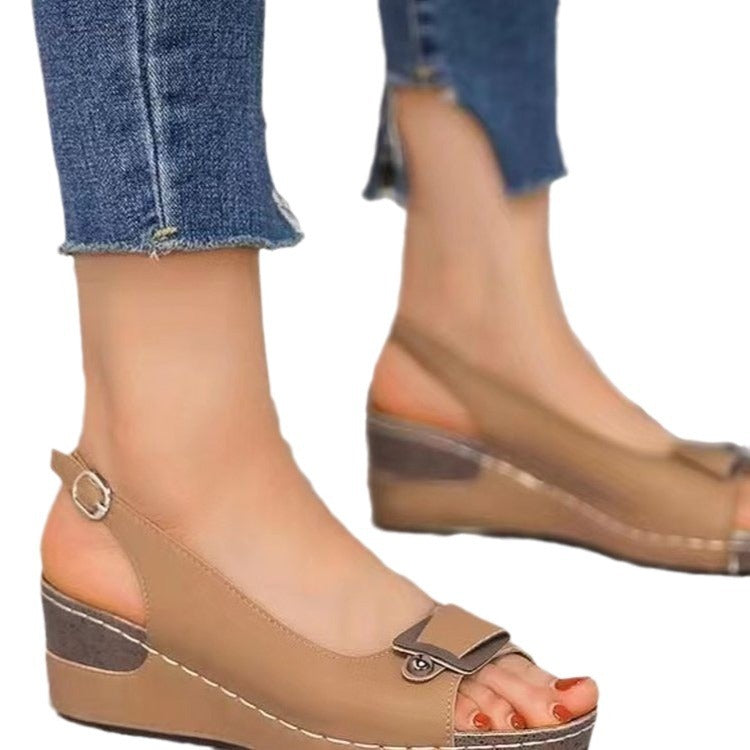 Damen Wedge-Sandalen mit verstellbarem Riemen und modischem Detail R&B