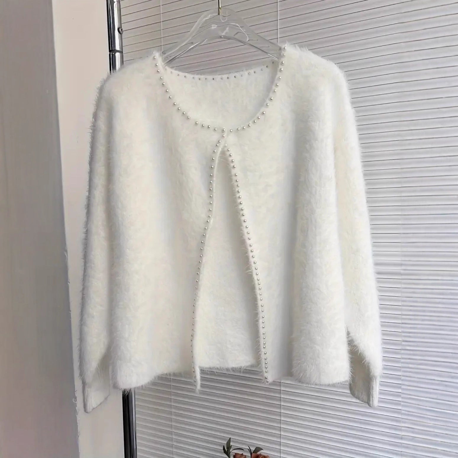 Strickjacke Damen flauschig mit Perlenverzierung