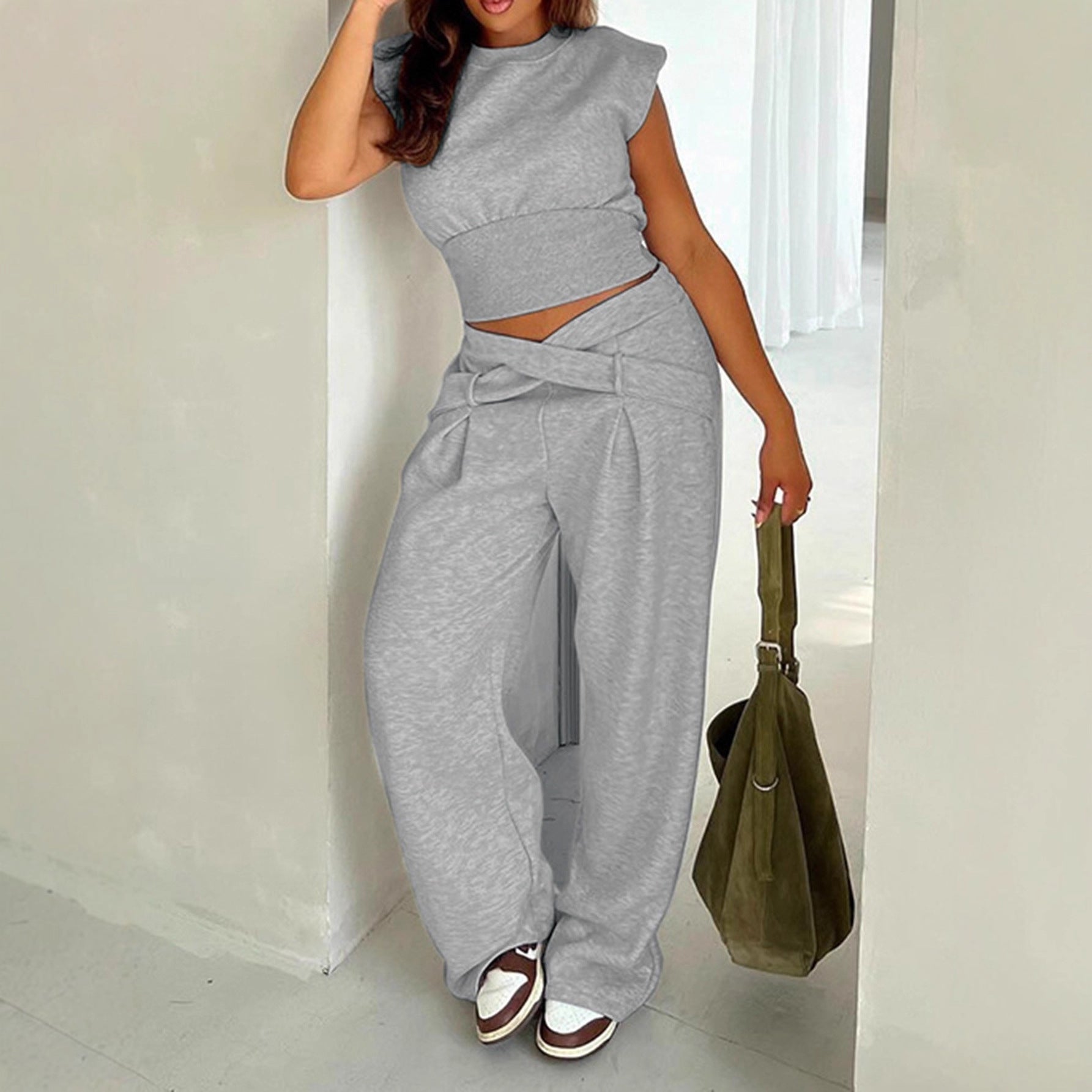 Damen Jogginganzug mit oversize Schnitt und trendigen Details R&B