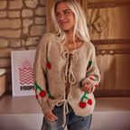 Damen Strickjacke mit verspieltem Kirschmotiv und Taillierung R&B