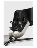 Damen Sneakers mit einem einzigartigen Schnürsystem und dämpfender Gummisohle