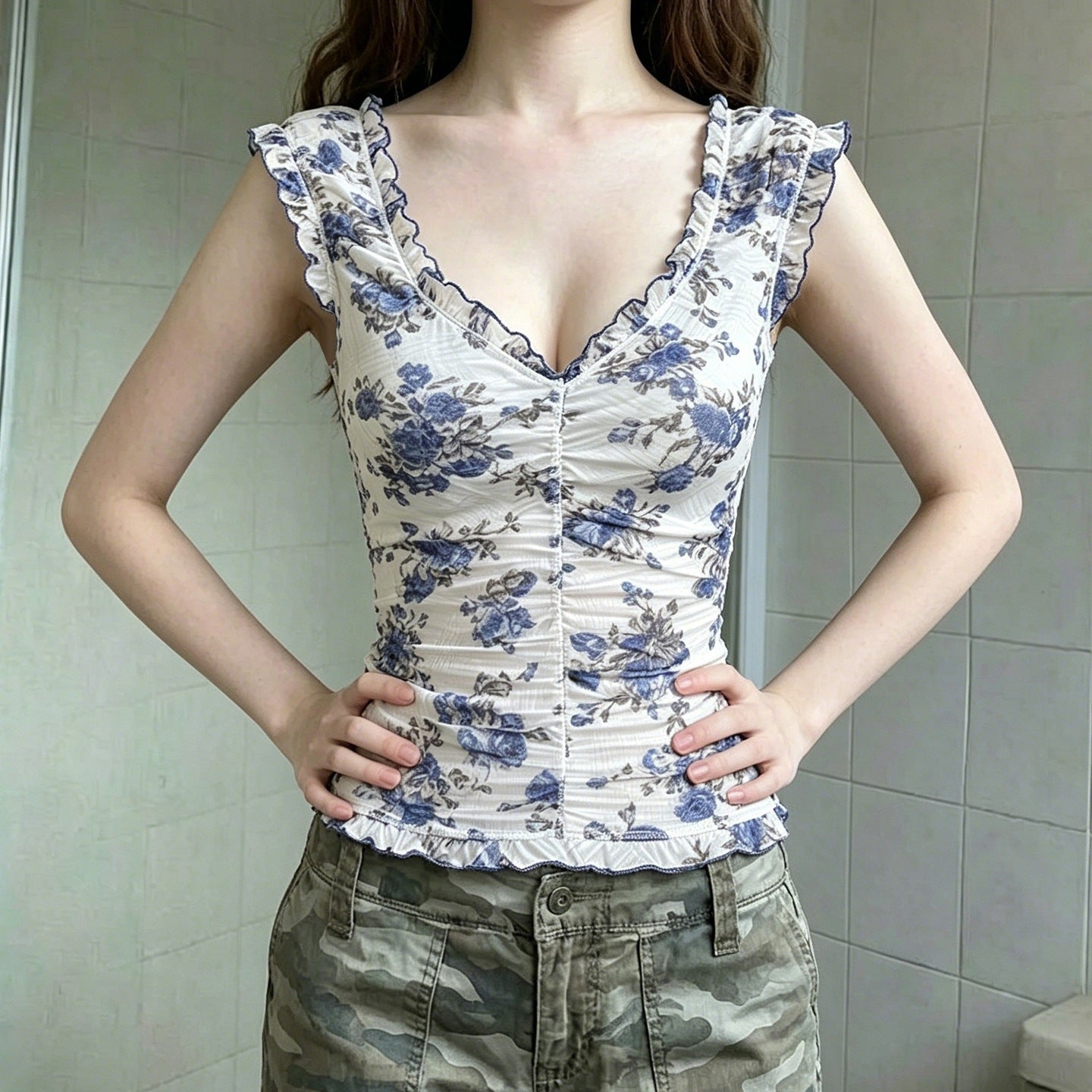 Damen Elegantes Spitzenoberteil mit floralen Akzenten und Rüschen R&B