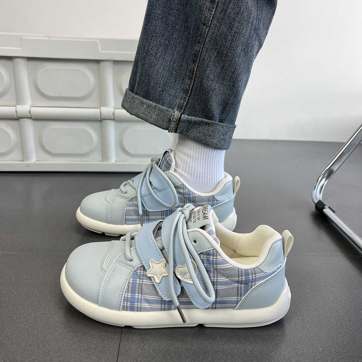 Damen Sportliche Sneaker mit verstellbarem Klettverschluss und kariertem Obermaterial R&B