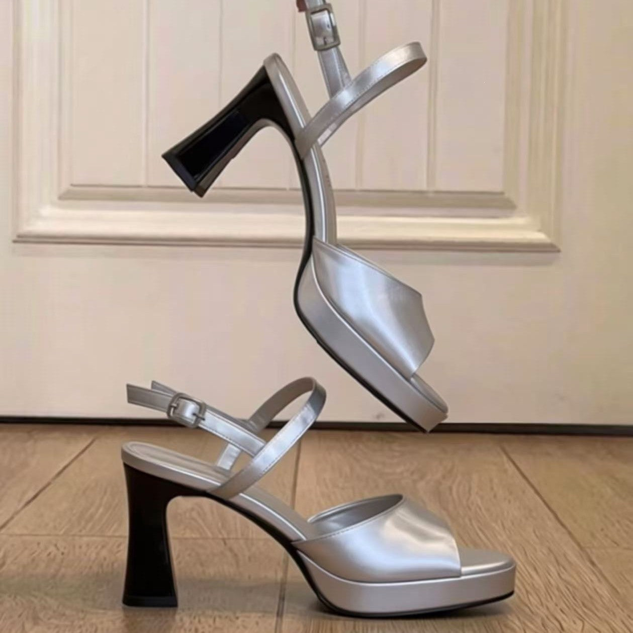 Damen elegante Sandalen mit modischem Absatz R&B