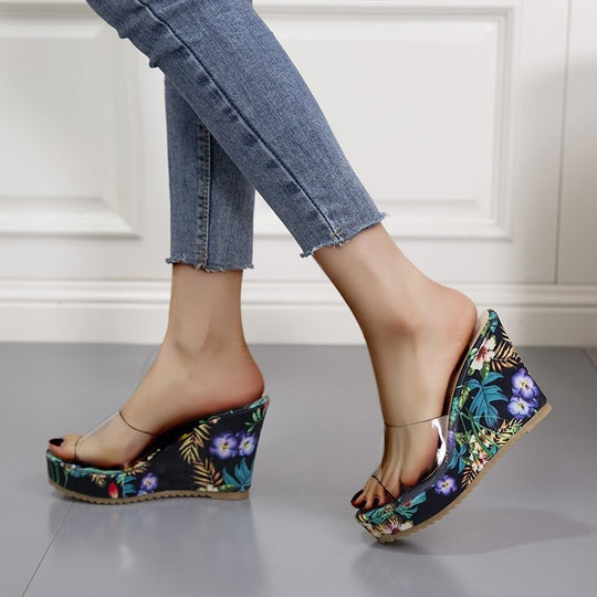 Damen nan PVC-Riemen Keilpantoletten mit floral bedruckter Keilsohle und ergonomischem Komfortfußbett R&B