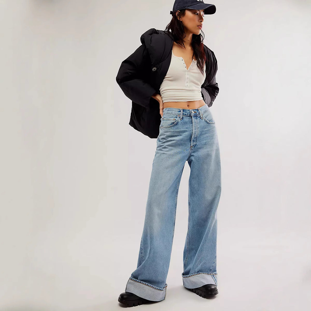 Damen Weit geschnittene High-Waist Jeans mit modischem Saum R&B