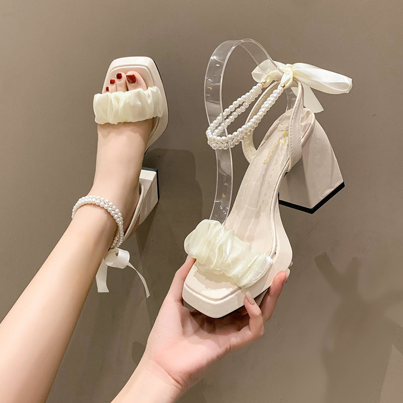 Damen elegante Blockabsatz Sandalen mit Rüschendetail und Perlenschmuck R&B
