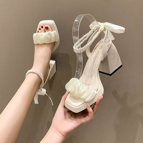 Damen elegante Blockabsatz Sandalen mit Rüschendetail und Perlenschmuck R&B