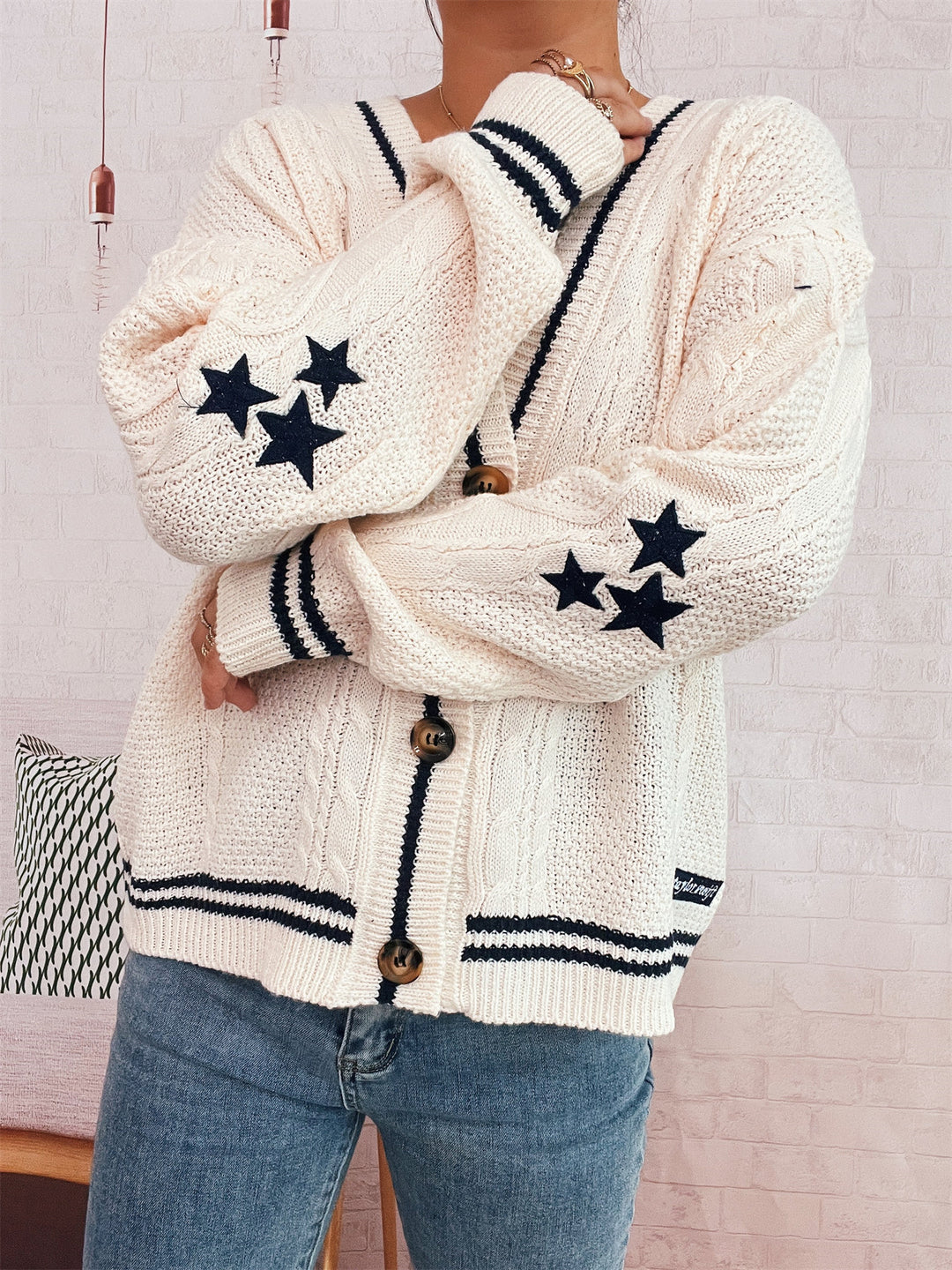 Damen gemütliche Strickjacke mit Sternen-Applikationen und modernen Details R&B