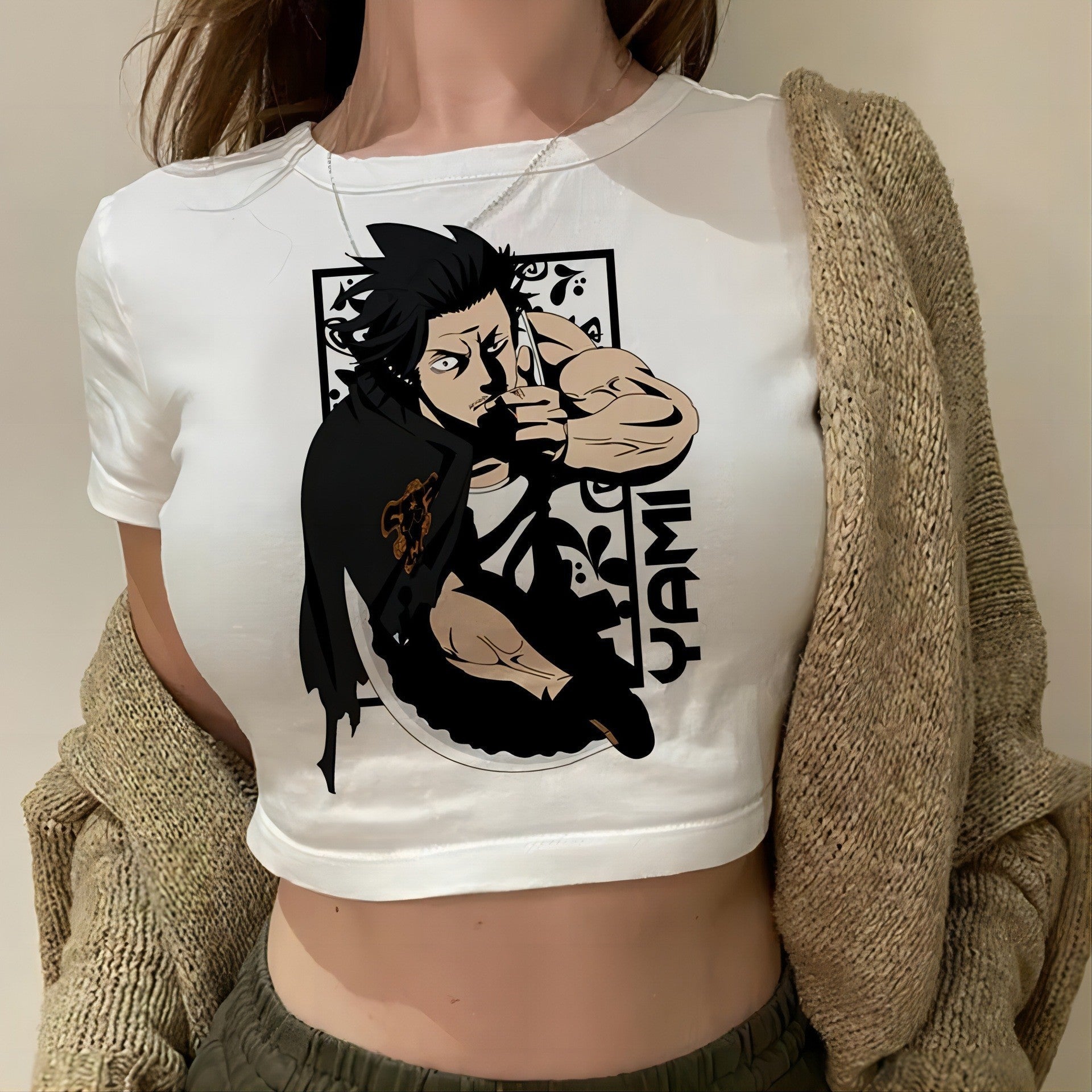 Damen Crop-T-Shirt im urbanen Grafikdesign R&B