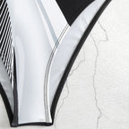 Damen Einteiler Badeanzug mit modernem Schnitt und grafischem Design R&B