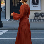 Damen Elegantes Plissiertes Maxikleid mit Raffungen und langen Ärmeln R&B