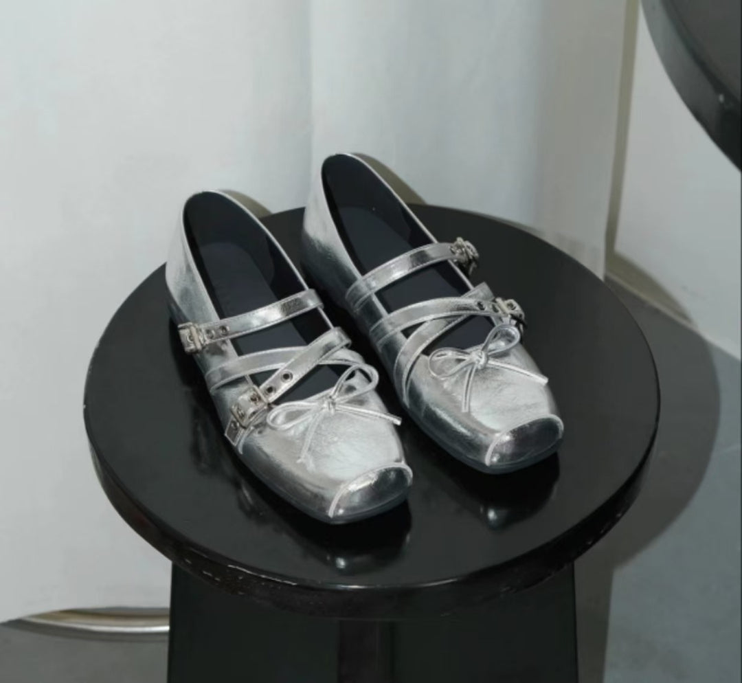 Damen Ballerina-Schuhe mit verspieltem Kreuzriemen und eleganter Schnallenverzierung R&B