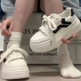 Damen Sneaker mit hochgezogener Plateausohle und atmungsaktiver Oberflächenstruktur R&B