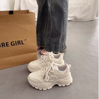 Damen Sportliche Sneakers mit robustem Profil und bequemer Dämpfung