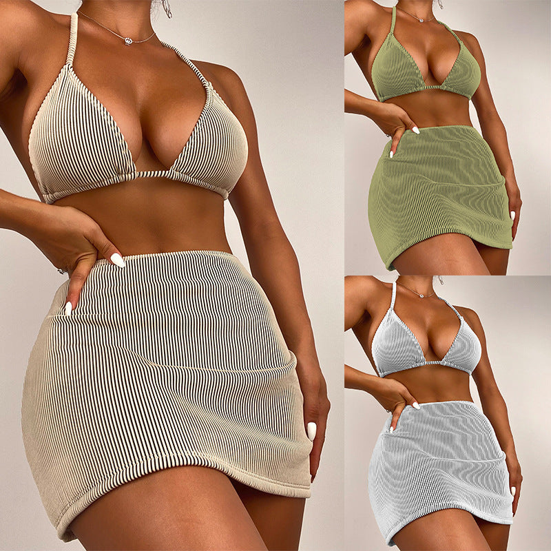Damen Triangel-Bikini-Set mit strukturierter Textur und passendem Rock R&B