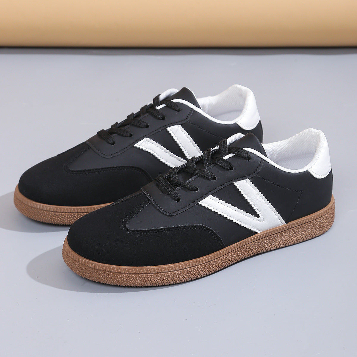 Damen Sportliche Sneakers mit trendiger Gummisohle und atmungsaktivem Obermaterial R&B
