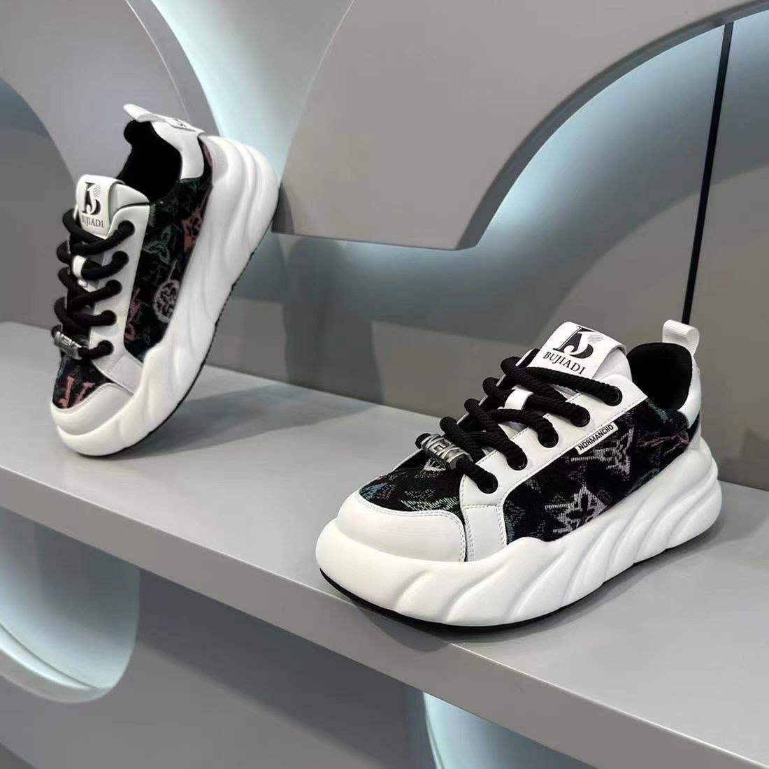 Damen Trendige Chunky Sneakers mit modischem Design und gepolsterter Sohle