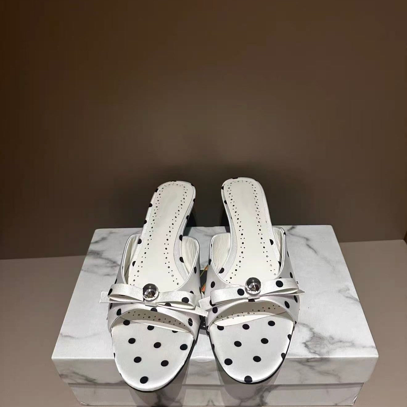Damen Badeschuhe mit modischem Punkteüberwurf und raffiniertem Schleifendesign R&B