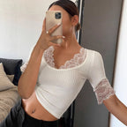 Damen Kurzarm-Bluse mit Spitzenärmel und dekorativem V-Ausschnitt R&B