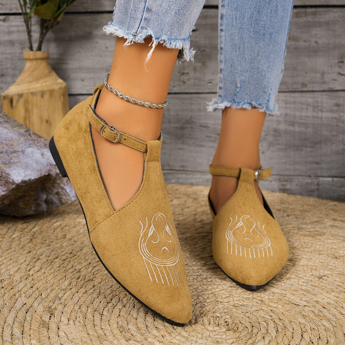 Damen Flache Slingback-Pantoletten mit eleganter Schnallen-Applikation und kunstvollen Stickereien
