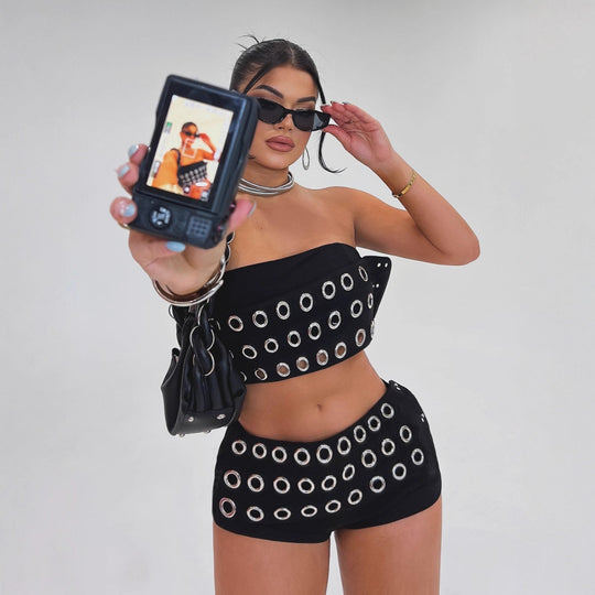 Damen Minirock mit kreativem Schnallendesign und kontrastierenden Ösen R&B