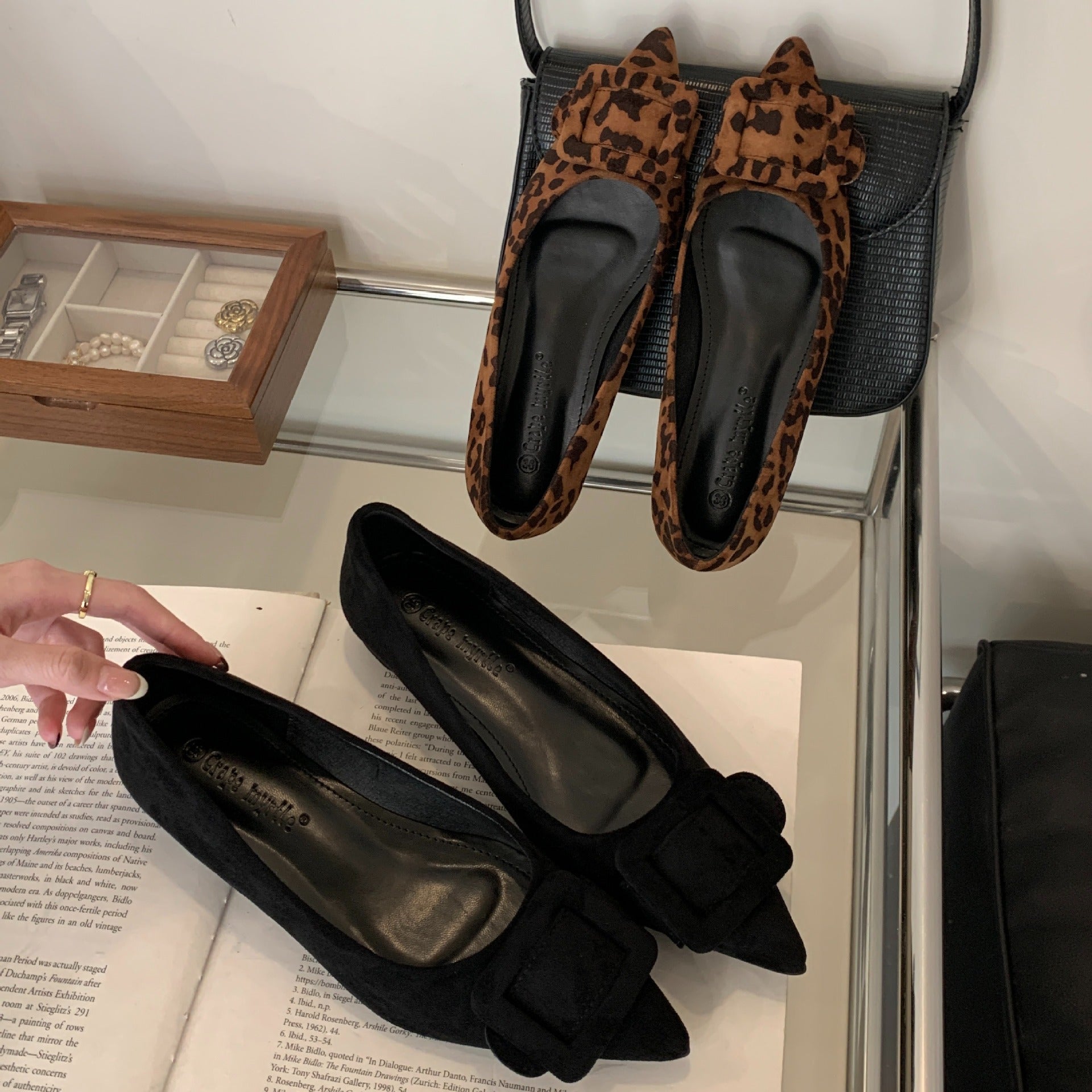 Damen elegante spitze Ballerinas mit modischem Schnallen-Detail R&B