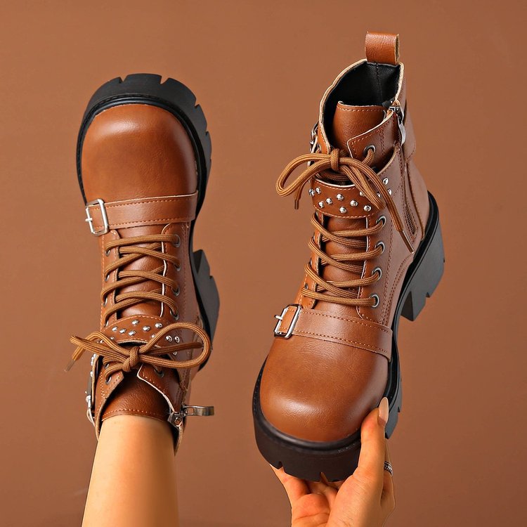 Damen nan robuste Schnür-Bikerboots mit Ziernietriemen, seitlichem Reißverschluss und profilierter Plateausohle R&B