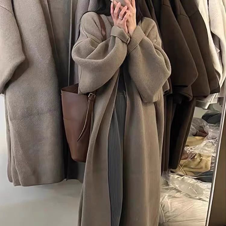 Damen Langer Wollmantel im minimalistischen Stil mit weitem Schnitt und eleganten Details R&B