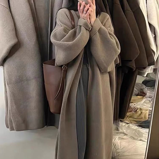 Damen Langer Wollmantel im minimalistischen Stil mit weitem Schnitt und eleganten Details R&B