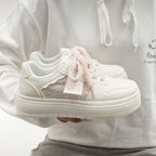 Damen Sneakers mit innovativem, weichem Innenfutter und speziellen Schnürdetails
