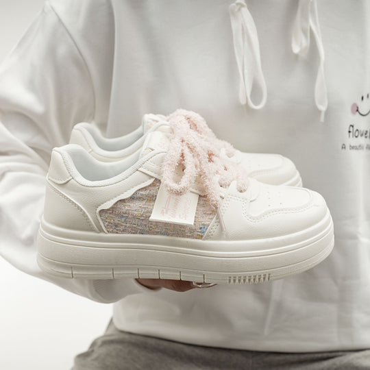Damen Sneakers mit innovativem, weichem Innenfutter und speziellen Schnürdetails R&B