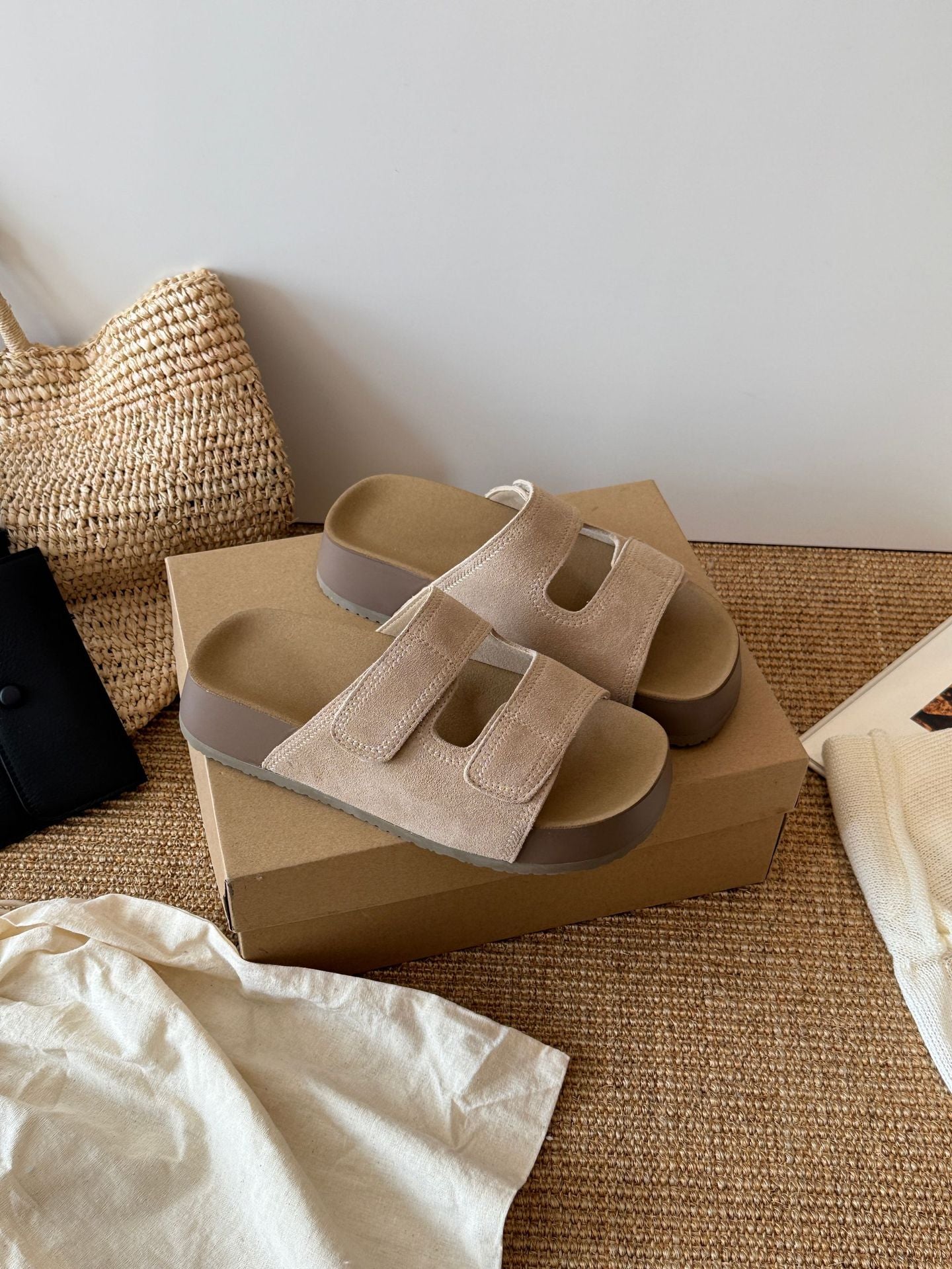 Damen Komfortable Sandalen mit verstellbaren Riemen und ergonomischem Fußbett