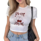 Damen Crop-T-Shirt mit fröhlichem Kirschmuster und verspieltem Schriftzug R&B
