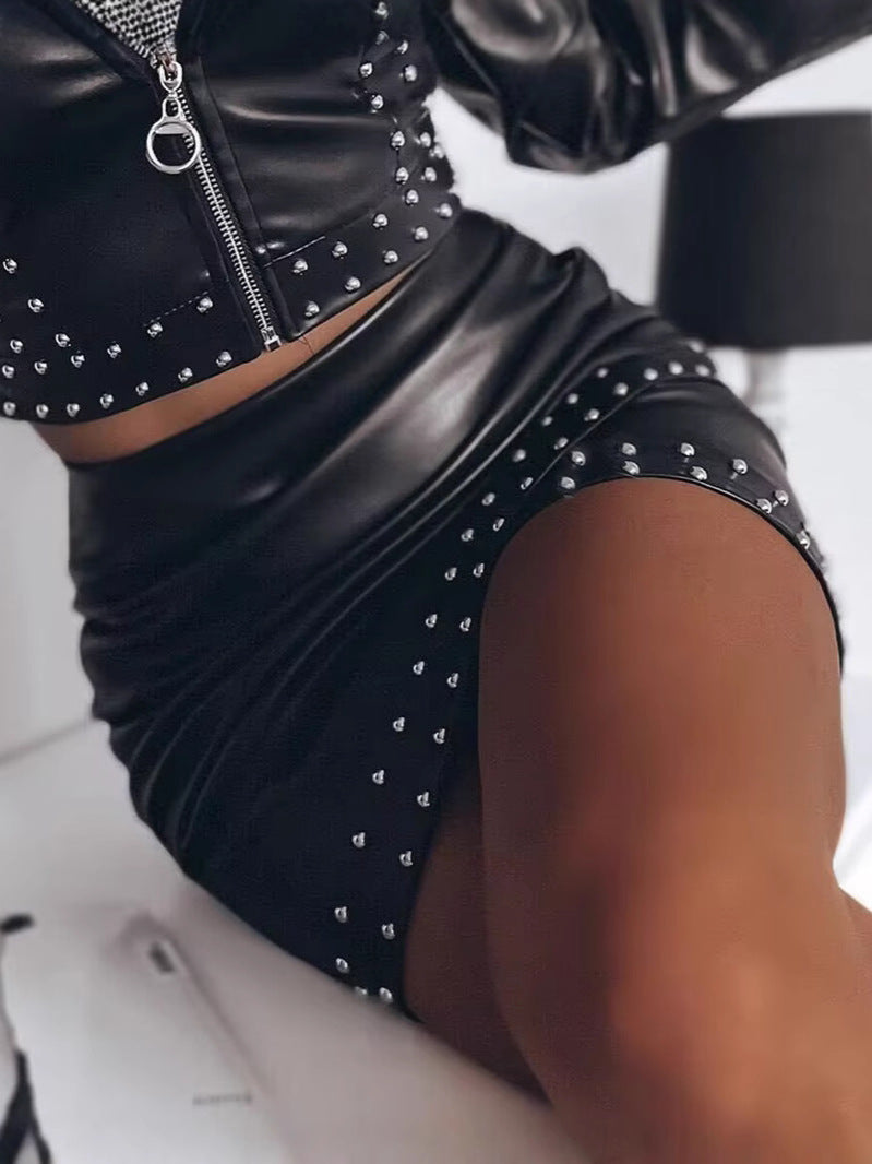 Damen Kunstlederrock mit dekorativen Nieten und tailliertem Schnitt R&B