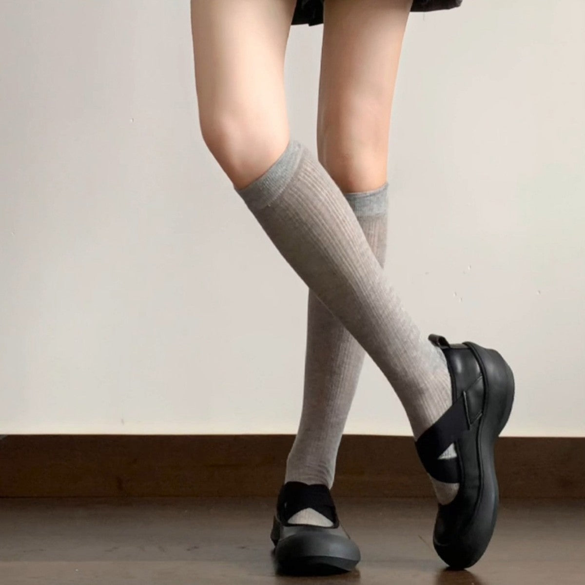 Damen Komfortable Slipper mit elastischem Riemchen R&B