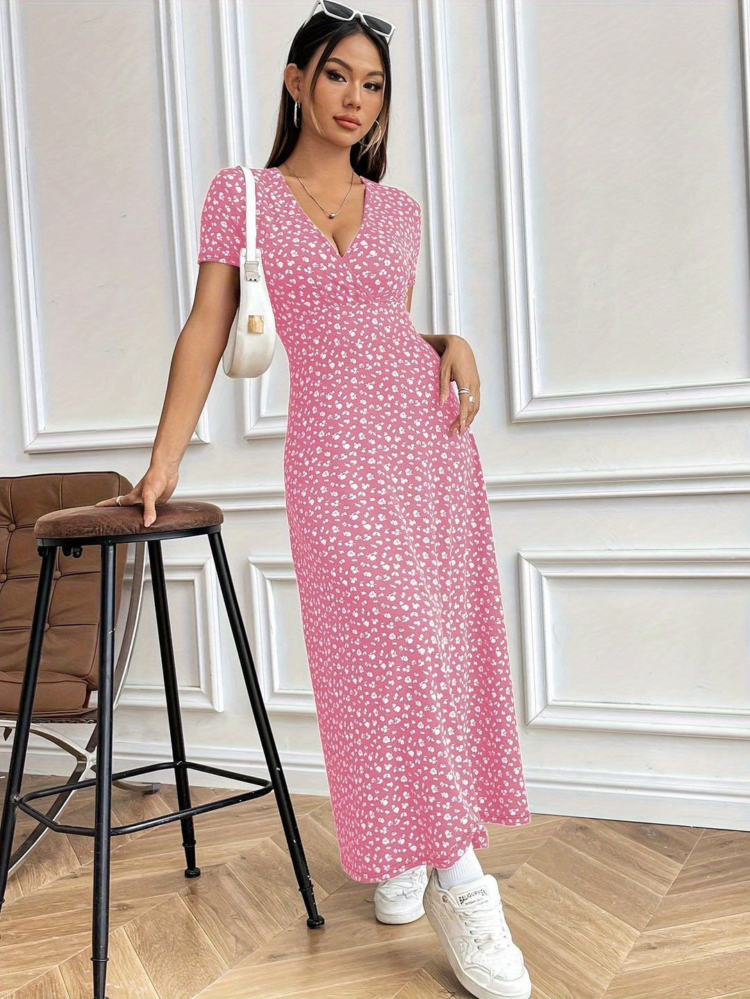 Damen Maxikleid mit elegantem Wickelausschnitt und floralem Muster R&B