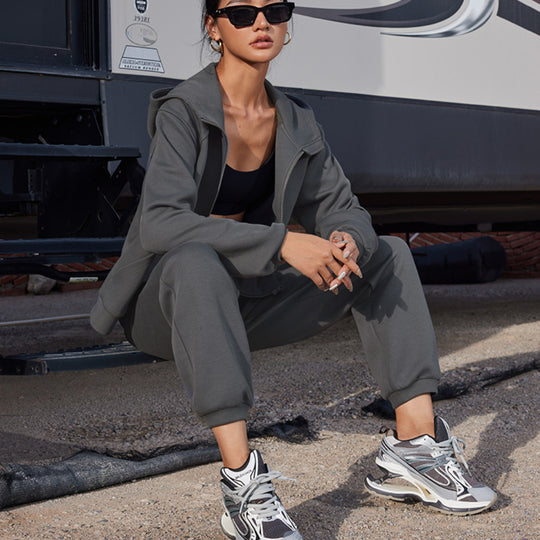 Damen Sportiver Freizeitanzug mit praktischen Taschen und modernem Reißverschluss R&B